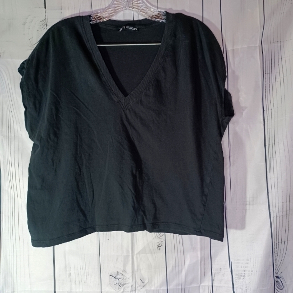 Zara Black V-Neck relaxed short-sleeve casual boxy effortless cropped top